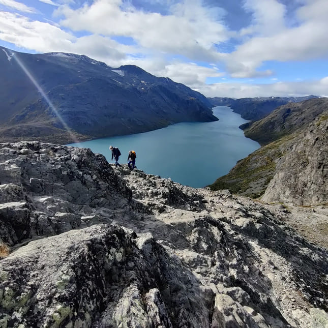 Elever på tur over Besseggen