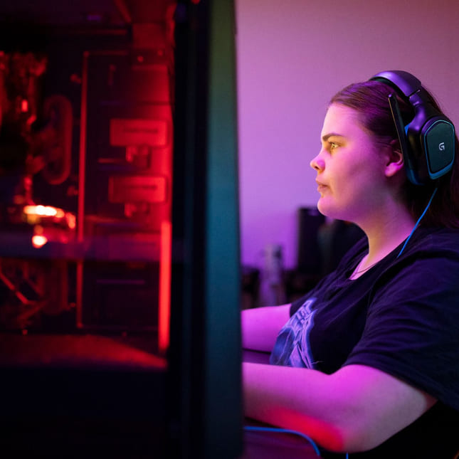 Elev spiller E-sport på Akademiet