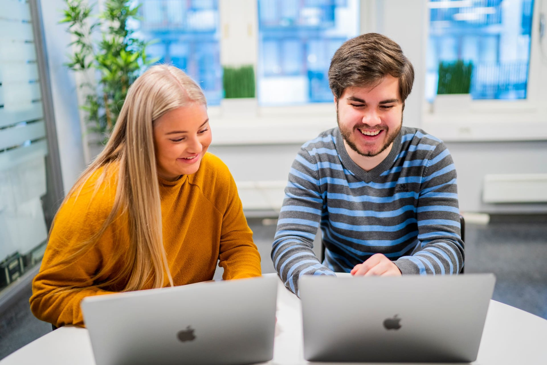 To privatister på Akademiet Privatistskole og Nettstudier jobber sammen