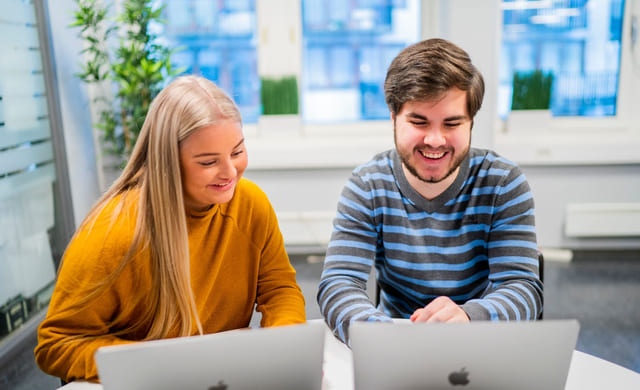 To privatister på Akademiet Privatistskole og Nettstudier jobber sammen