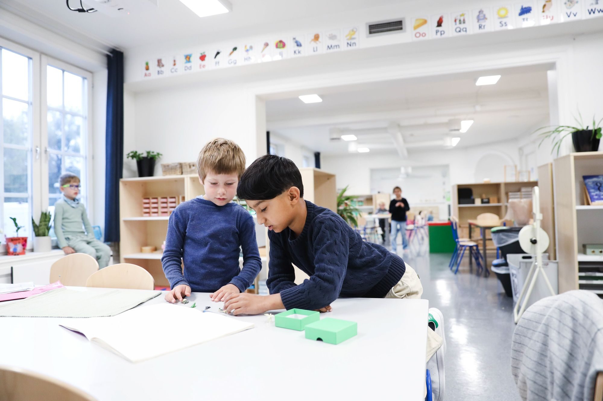 To barneskoleelever på Akademiet Realfagsskole Drammen