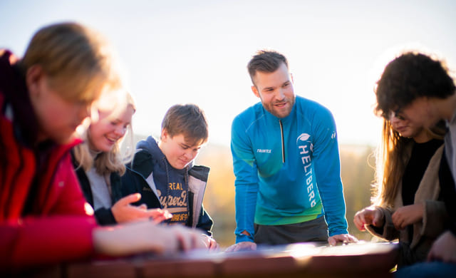 Mentor og elever på Akademiet