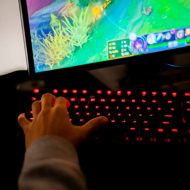 Elev spiller E-sport på Akademiet