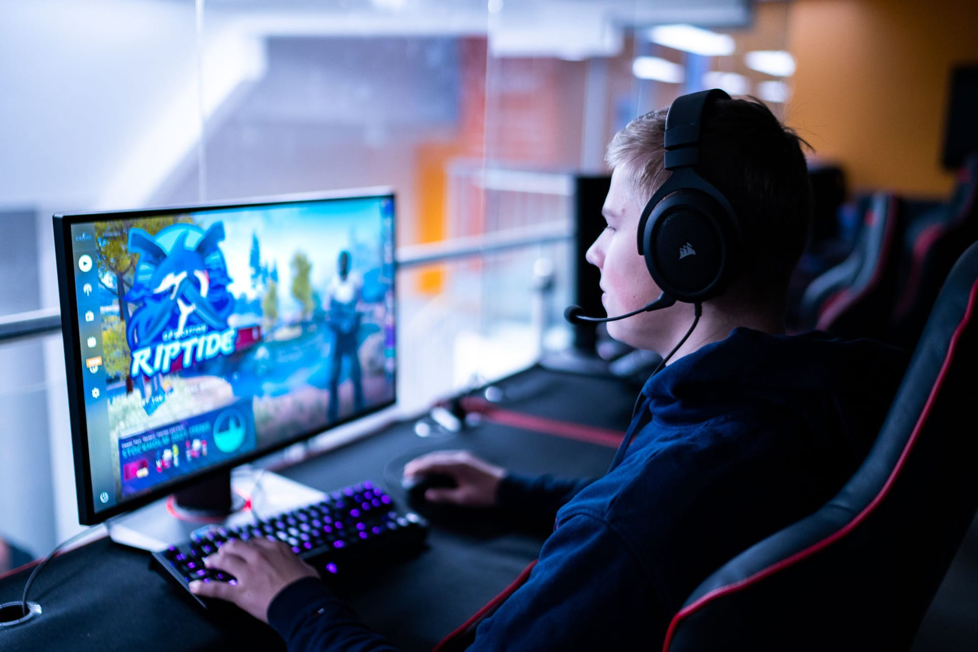 Elev spiller E-sport på Akademiet