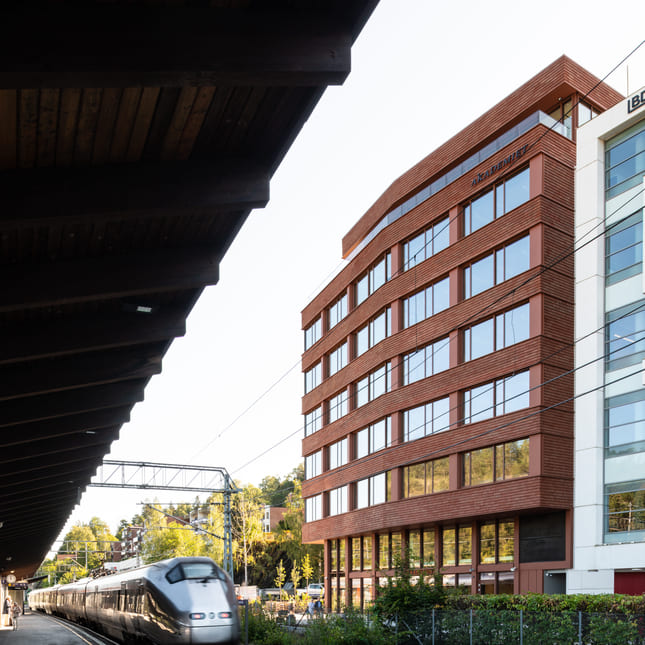 Fasaden til Akademiet VGS Sandvika