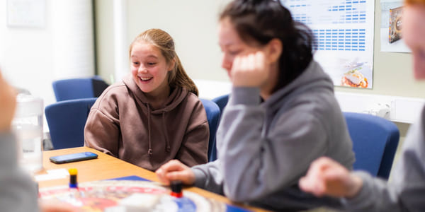 Elever jobber i en klassetime på Restaurantskolen