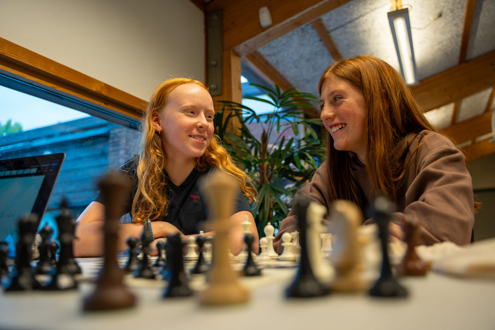 Elever på Akademiet Realfagsskole Oslo spiller sjakk