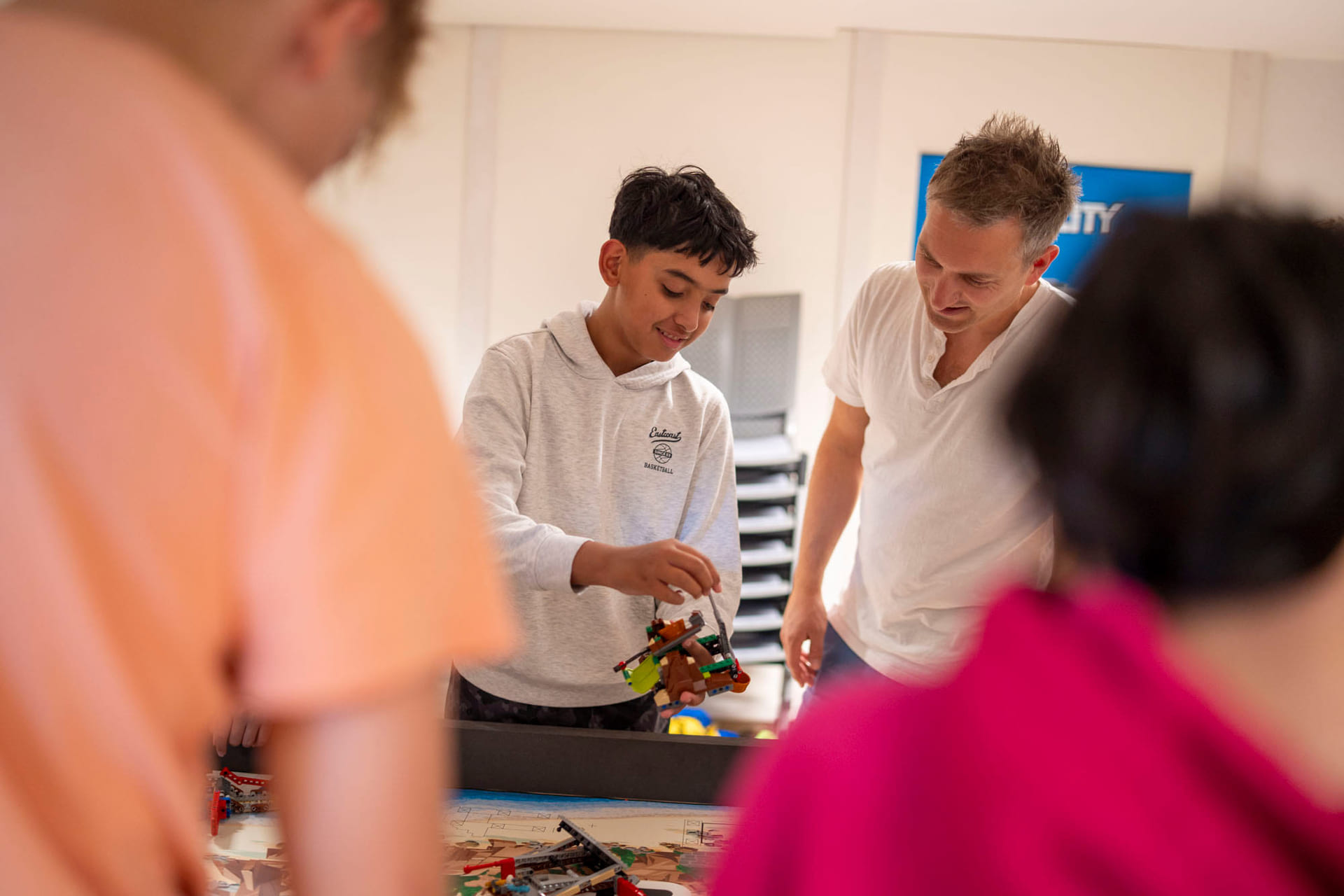 Elever jobber med LEGO til First Lego League
