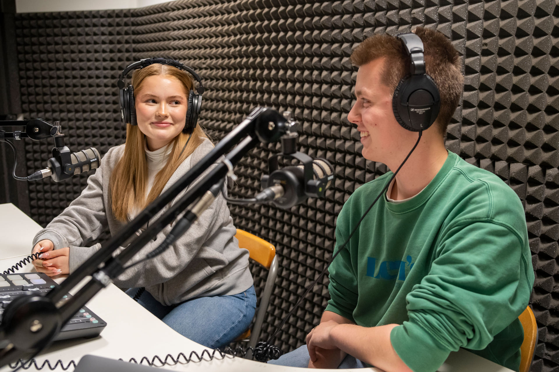 To elever i podcastrommet på Akademiet