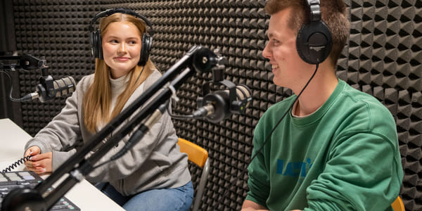 To elever i podcastrommet på Akademiet