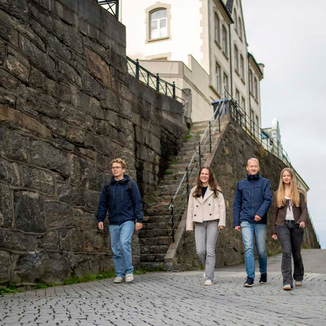 Elever som går i Ålesund sentrum