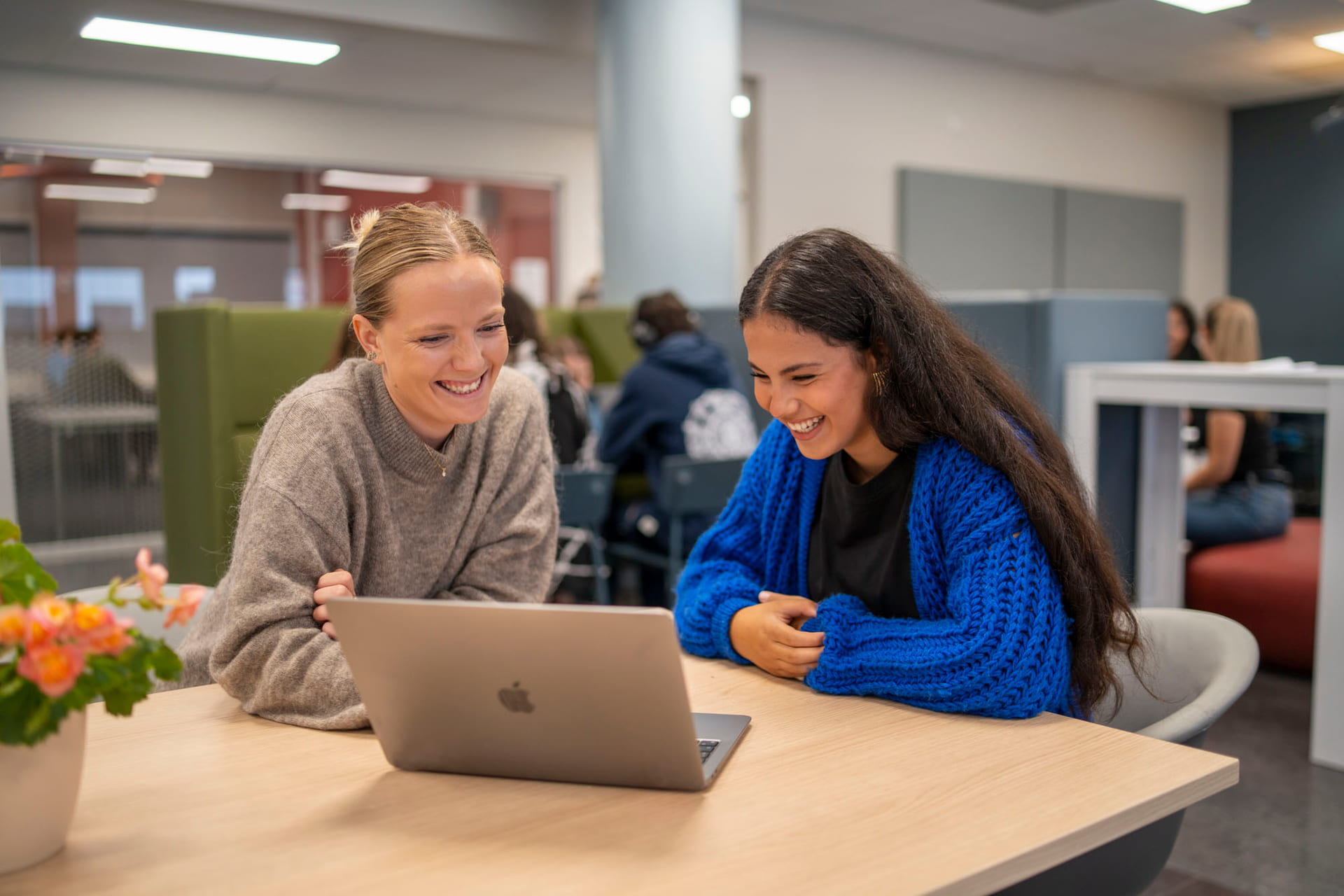 elev og lærer på akadmiet vgs bislett i veiledningstid