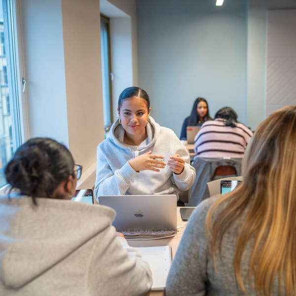 elev og lærer på akadmiet vgs bislett i veiledningstid