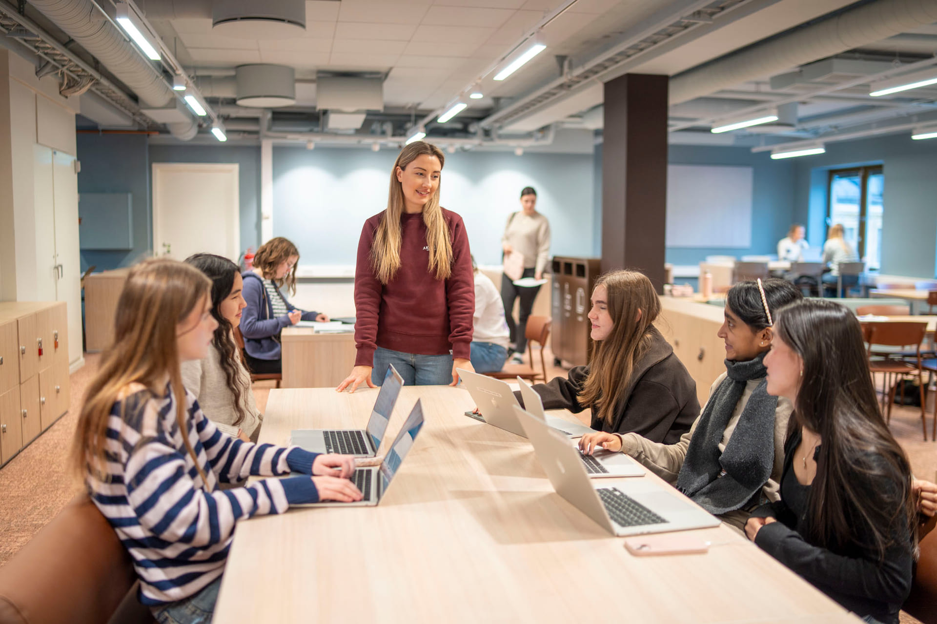 elev og lærer på akadmiet vgs bislett i veiledningstid