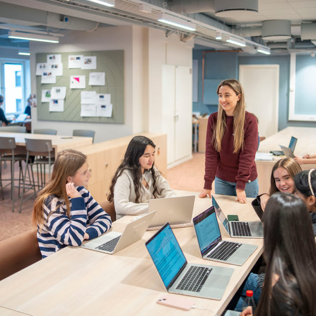 elev og lærer på akadmiet vgs bislett i veiledningstid