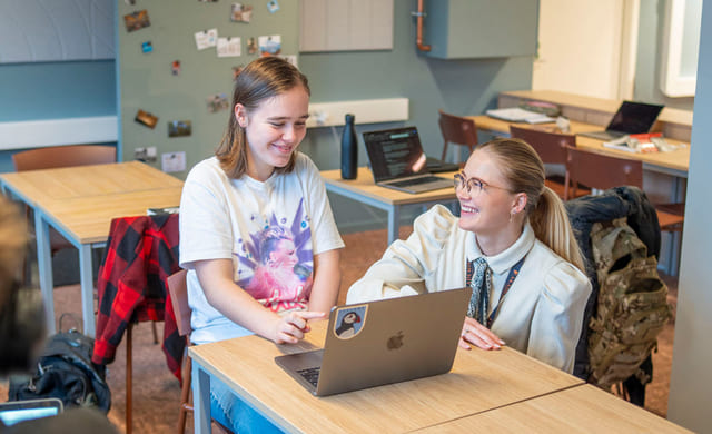 elev og lærer på akadmiet vgs bislett i veiledningstid