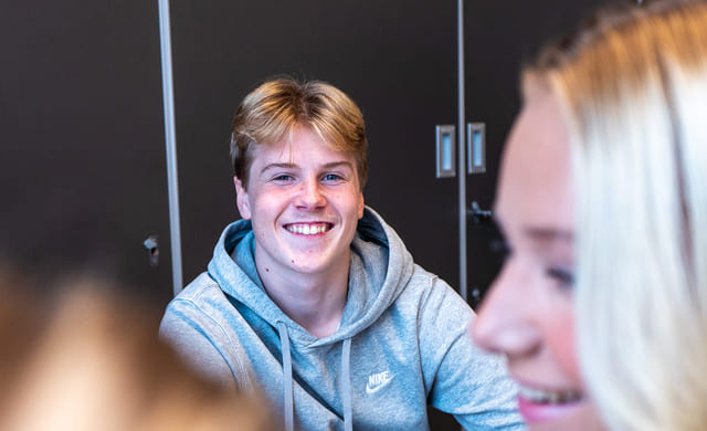 Elev på Akademiet VGS Fredrikstad smiler
