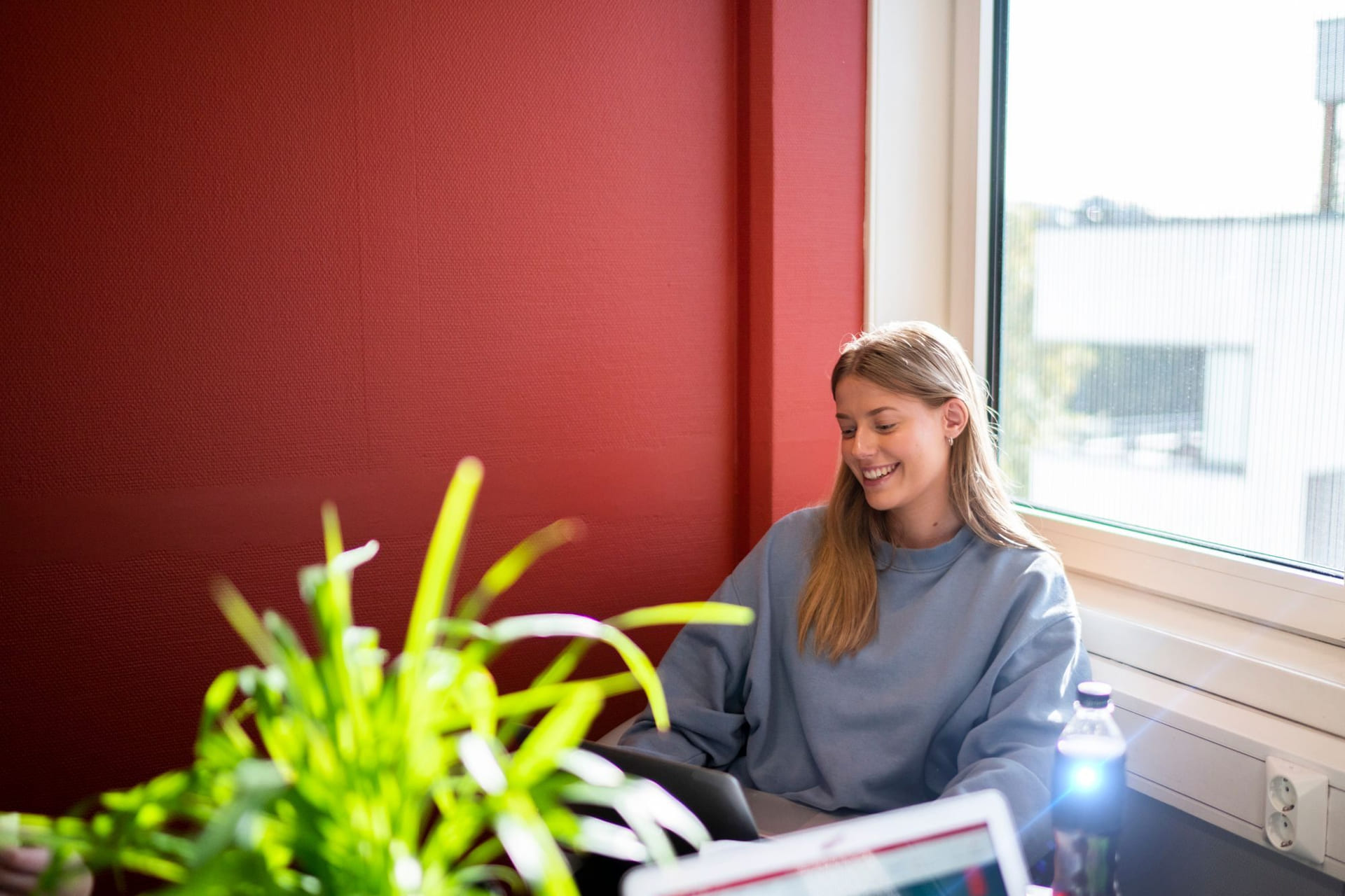 Elev jobber med skole på Akademiet VGS Heltberg Bislett