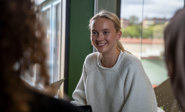 Elever på Akademiet VGS Heltberg Bislett