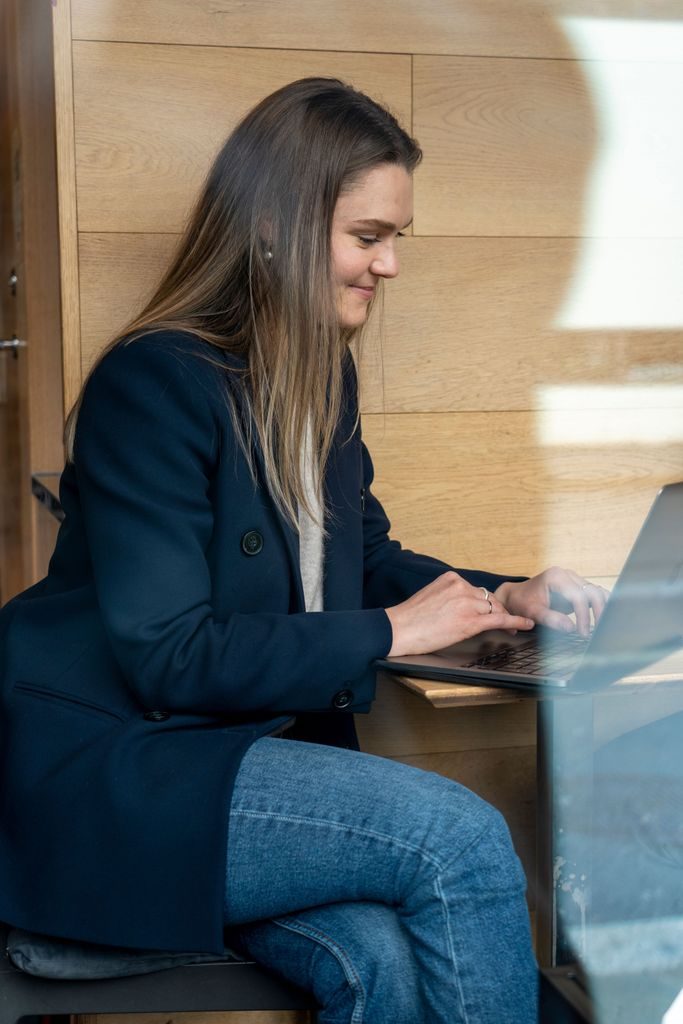 Privatist jobber på kafe