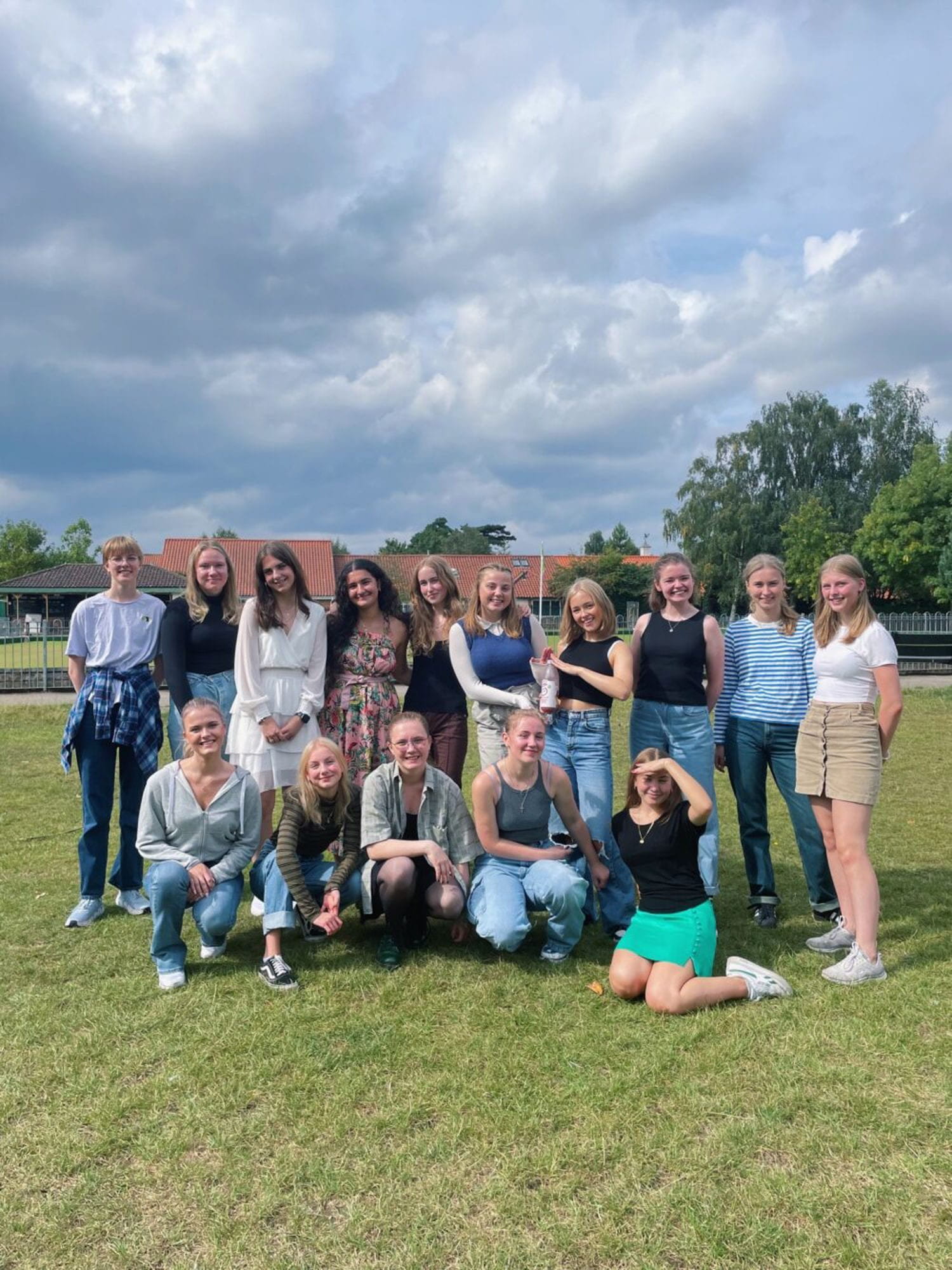 Tuva med venner på utveksling i England