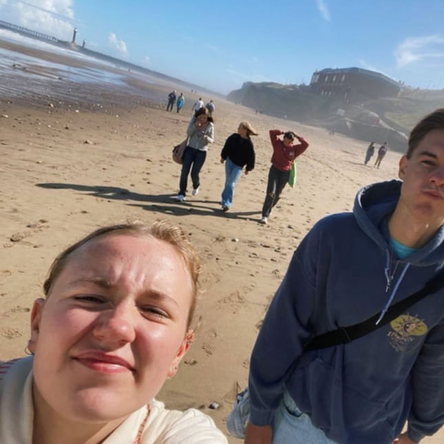 Tuva på en strand i England