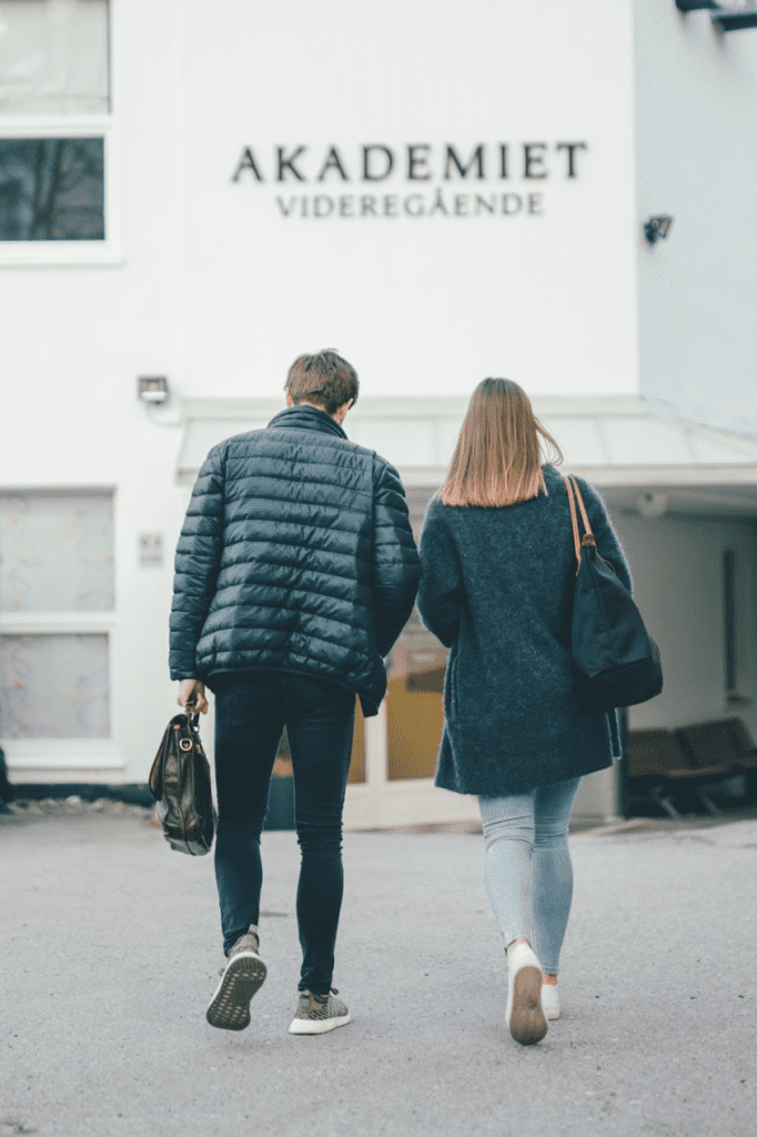 To elever på Akademiet i Ålesund