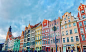 Fargerike bugninger i Gdansk, Polen. Foto.