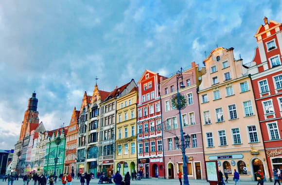 Fargerike bugninger i Gdansk, Polen. Foto.