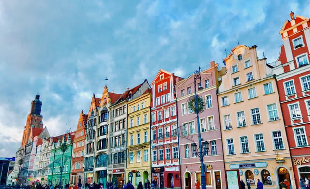 Fargerike bugninger i Gdansk, Polen. Foto.
