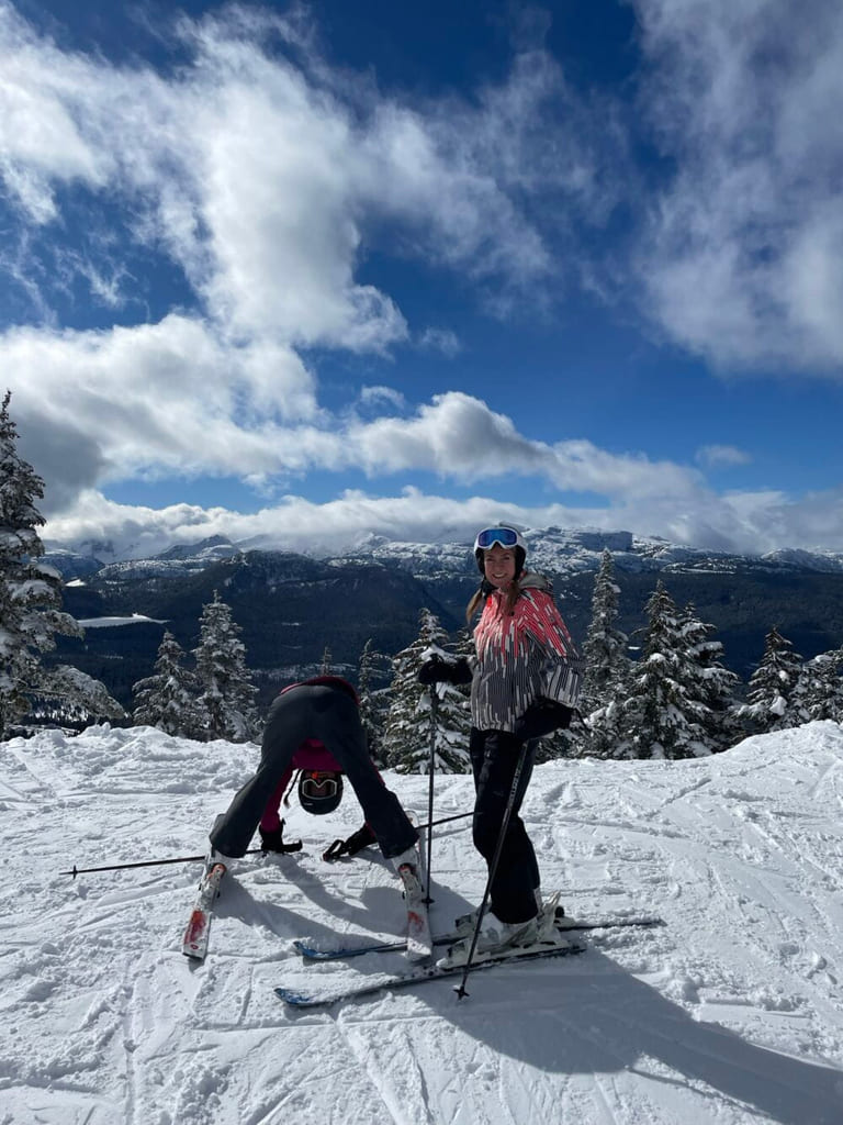 Ingrid på ski på utveksling i Canada med Akademiet Utveksling