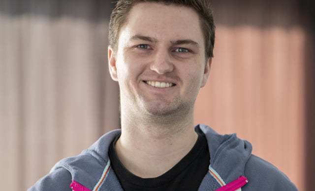 Erlend er privatist på Akademiet Privatistskole