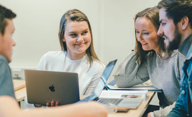 Privatister jobber med fag på Akademiet Privatistskole.