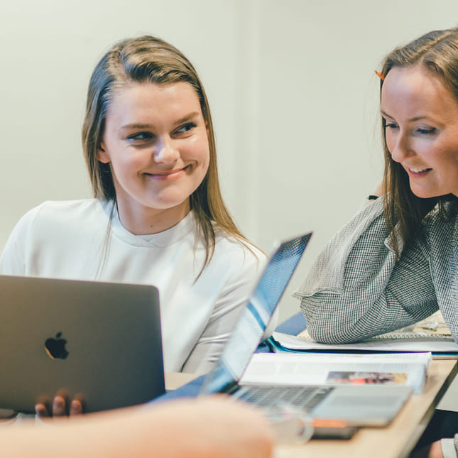 Privatister jobber med fag på Akademiet Privatistskole.