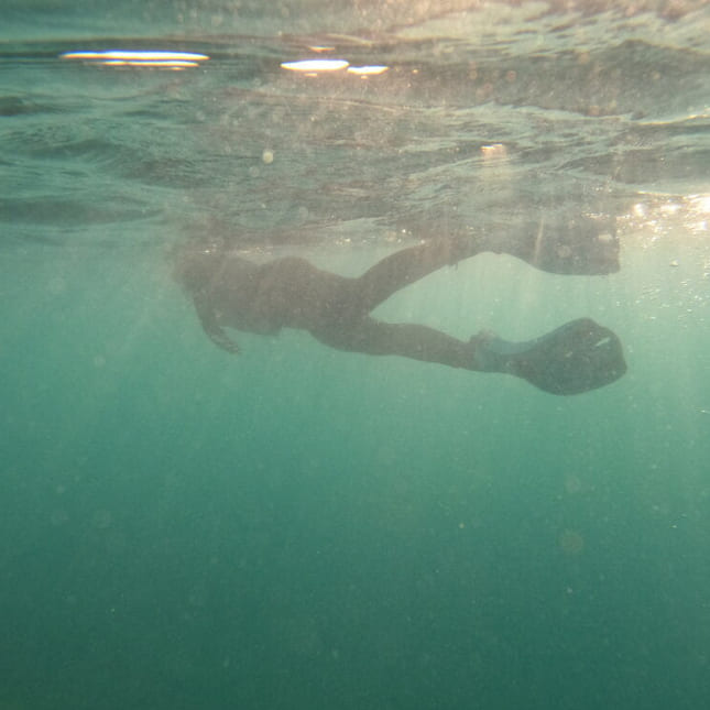 Person som dukker under vann i Australia