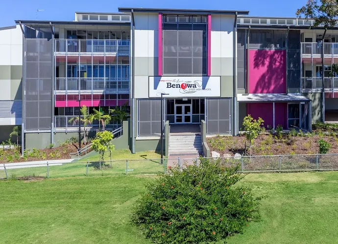 Utvendig bilde av Benowa State High School