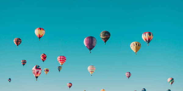 Luftballonger på himmelen