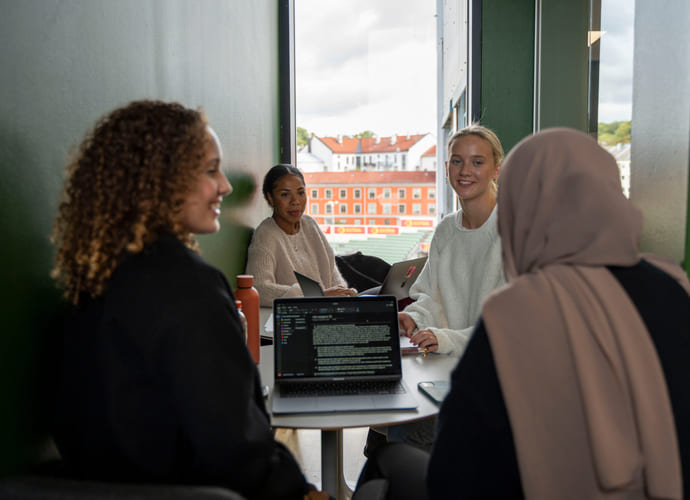 Elever på Akademiet VGS Heltberg Bislett