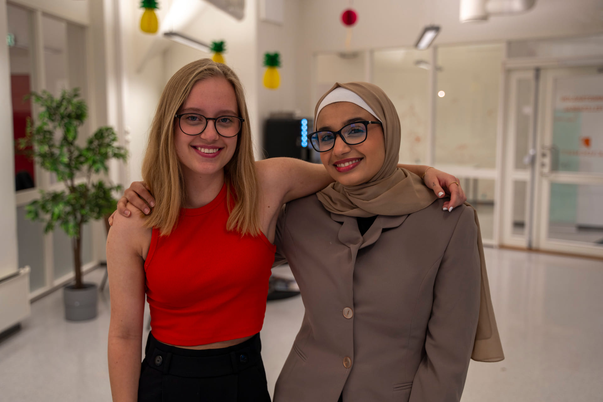 Martine og Bessan på Akademiet VGS Bergen