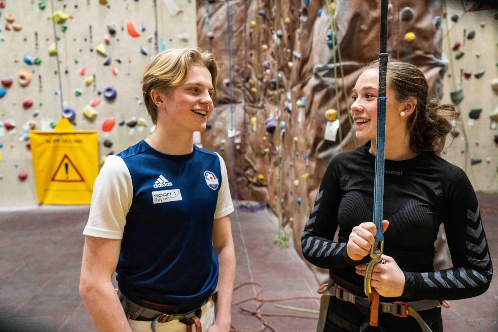 To elever i klatreparken i Drammen