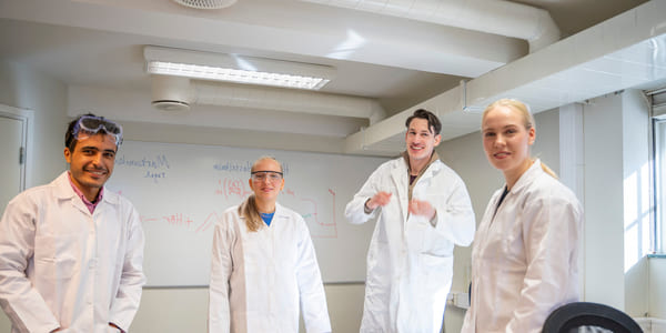 Elever og lærere på akademiet privatistskole trondheim