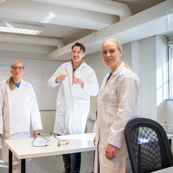 Elever og lærere på akademiet privatistskole trondheim