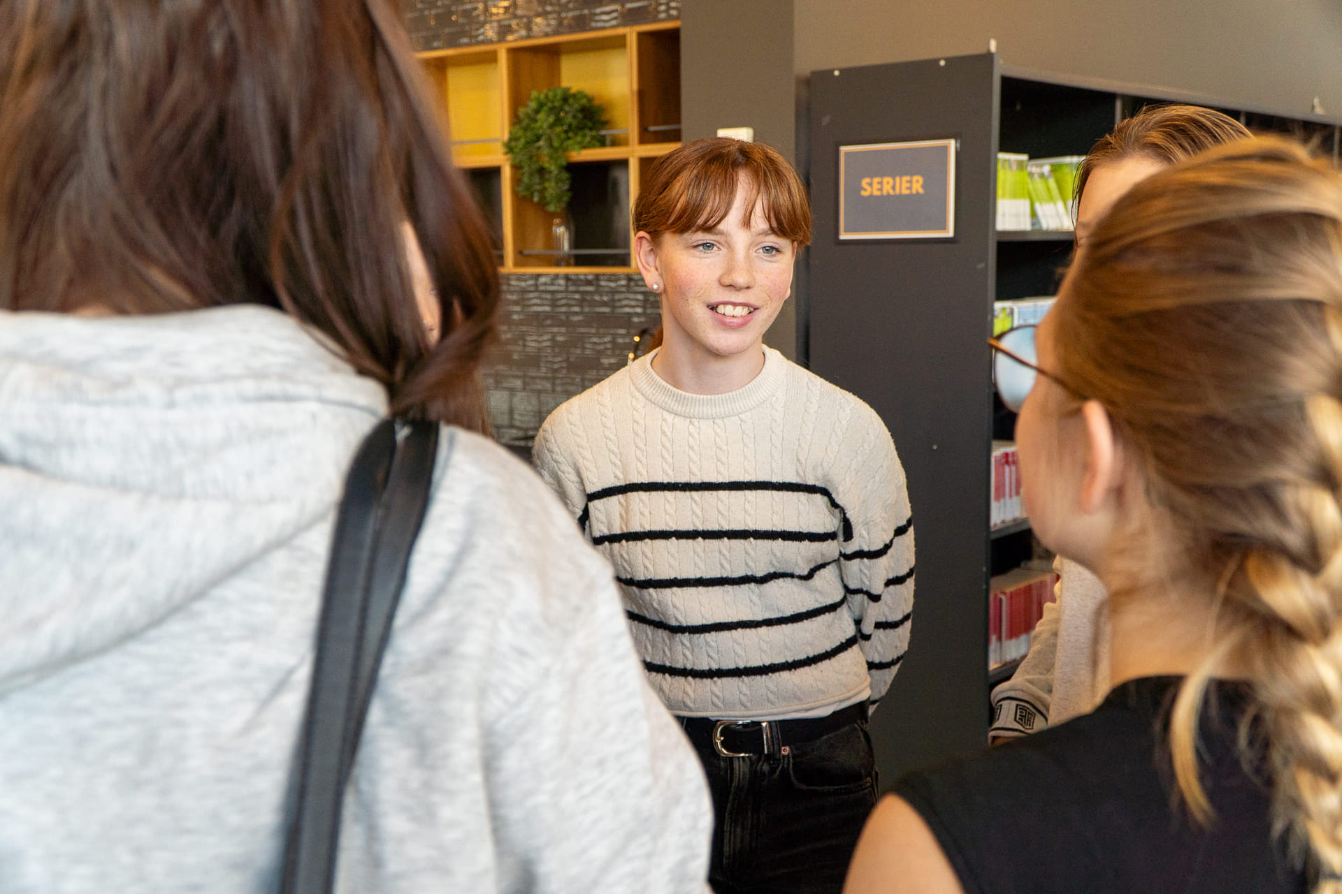 Tre elever fra Akademiet Realfagsskole Drammen under forberedelsene til Girl Tech Fest.