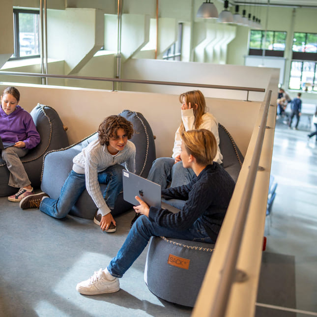 elever jobber i studietid på akademiet ungdomsskole drammen