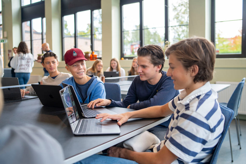 Elever jobber fokusert på akademiet ungdomsskole drammen