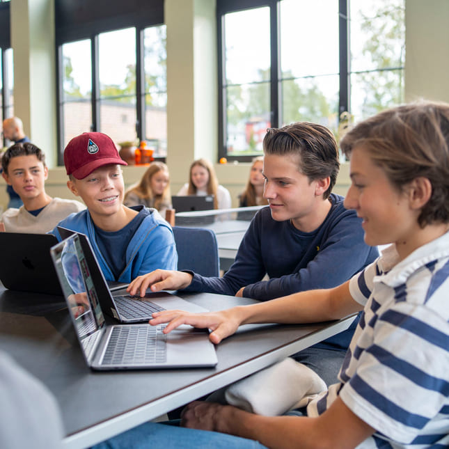 Elever jobber fokusert på akademiet ungdomsskole drammen