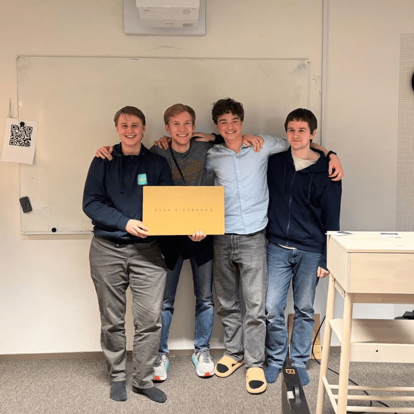 Elevene på andreplass i Hackathon Lite