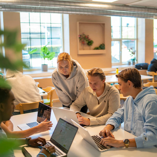 Eever og mentor på Akademiet VGS Ypsilon