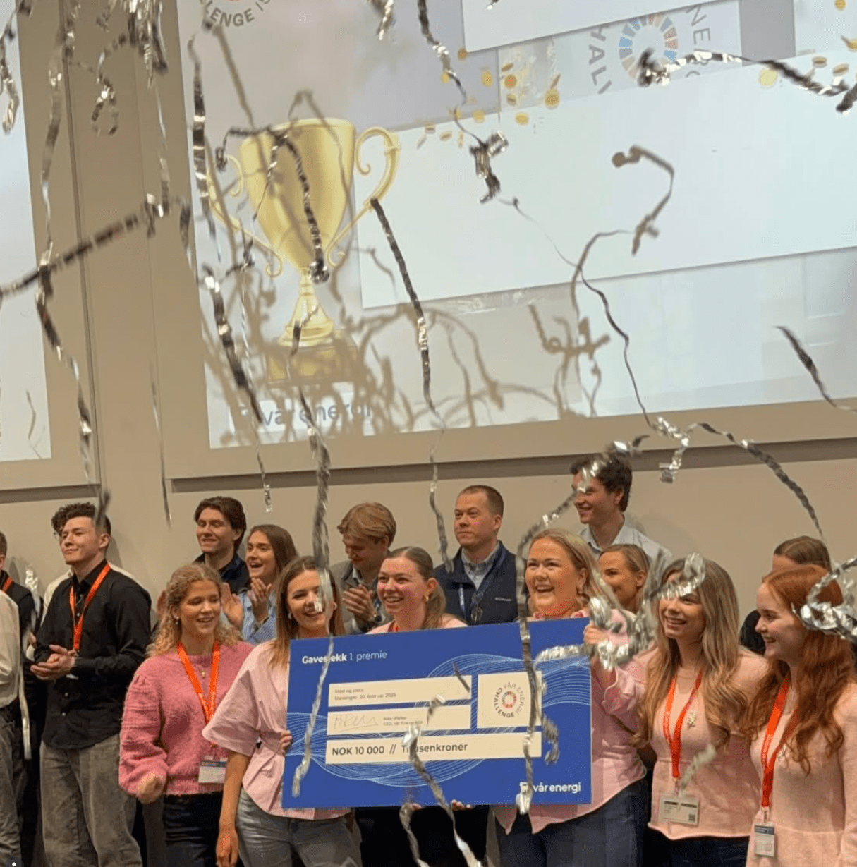 Elever på Akademiet VGS Sandnes mingler under konkurranse