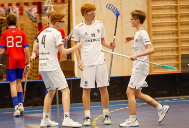 Martin spiller innebandy i Loughborough